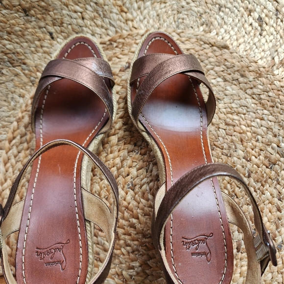 Christian Louboutin Copper Brown Metallic SZ 40. Pre Loved - Picture 1 of 8